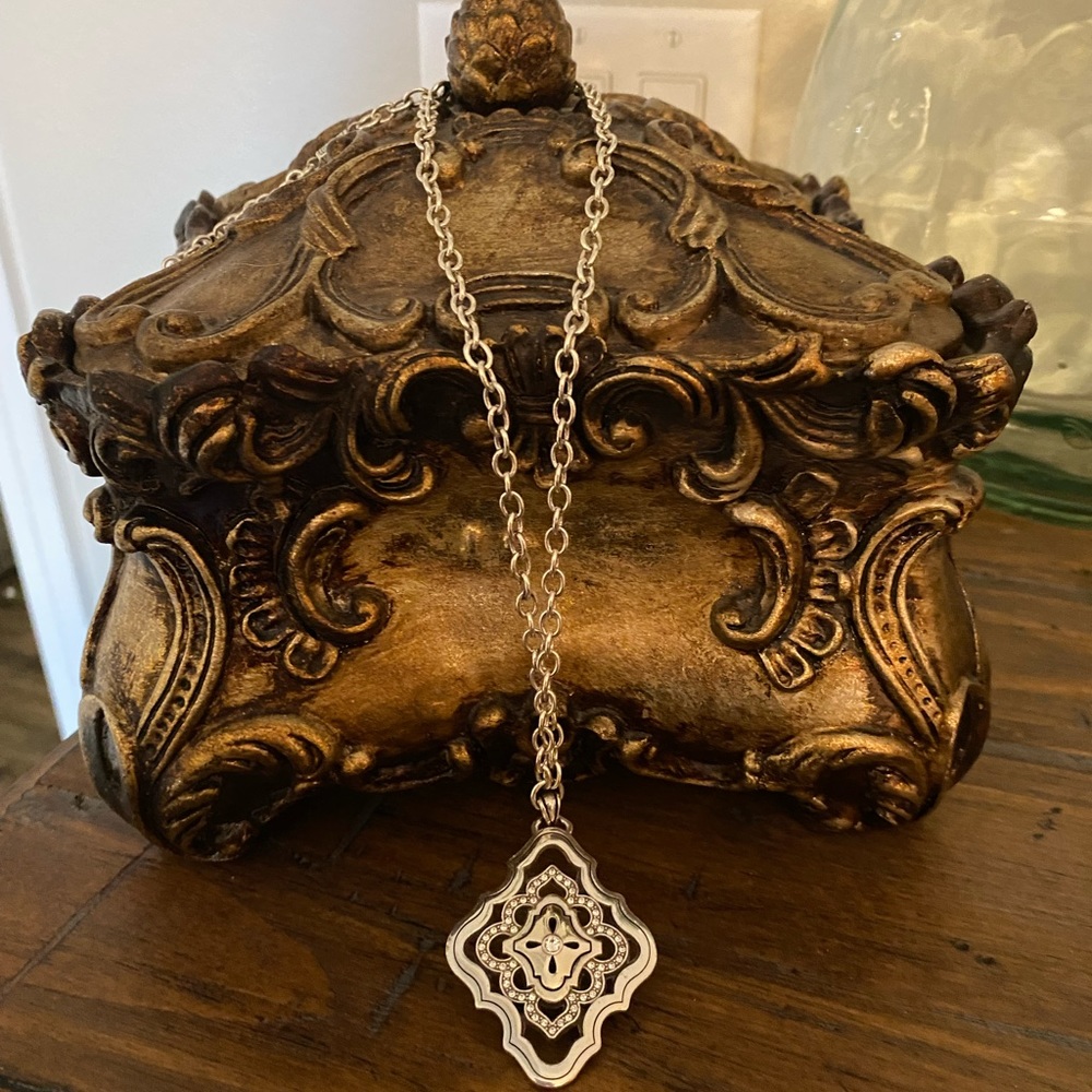 Beautiful Brighton reversible necklace.